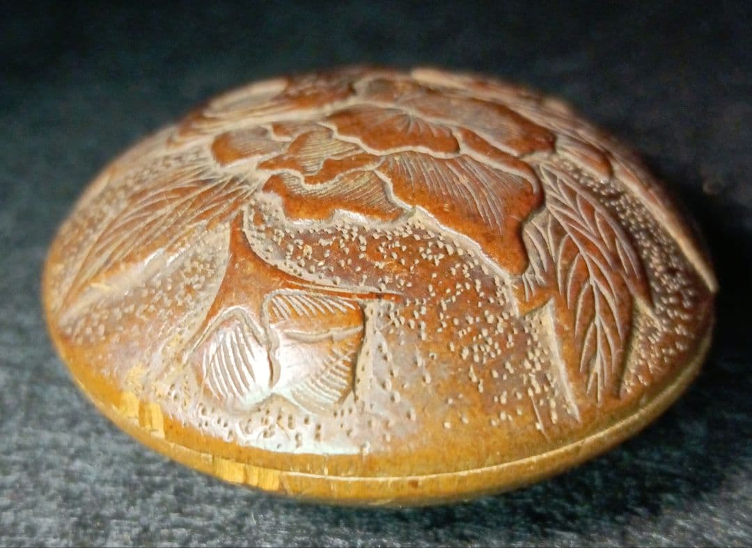 木彫 饅頭 根付 「芙蓉花の図」