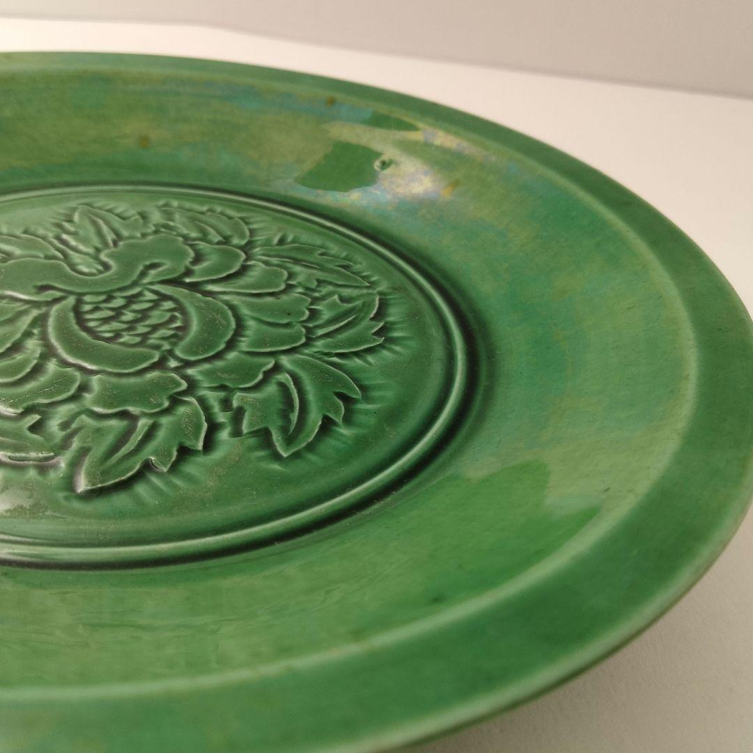 M267-2 中国 新渡緑釉飾り皿 唐物緑釉盤 中央花彫刻 皿 直径15㎝