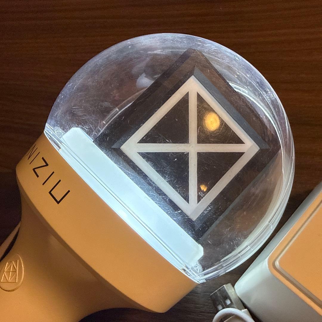 【匿名配送】 NiziU ペンライト LIGHT STICK ①