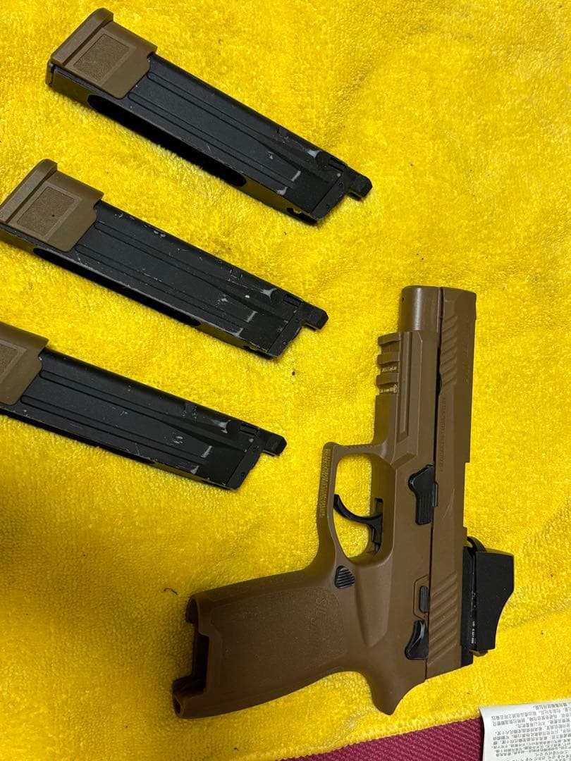 東京マルイSIG SAUER M17タンカラー ガスガン ライラクスCo2