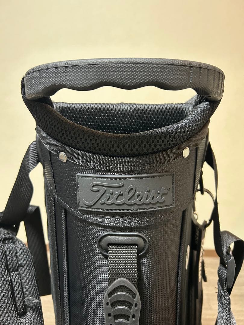 スタンド式キャディバック　人気のブラック！軽量で旅行用や気分転換のサブバックに！
