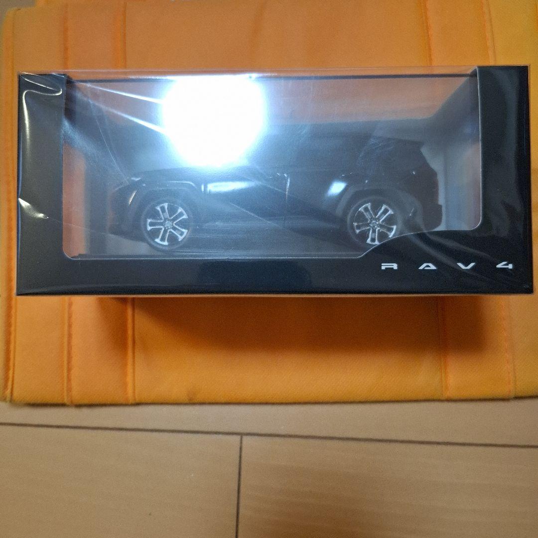 新型RAV4 アドベンチャーミニカー1/30 カラーアティチュードブラックマイカ