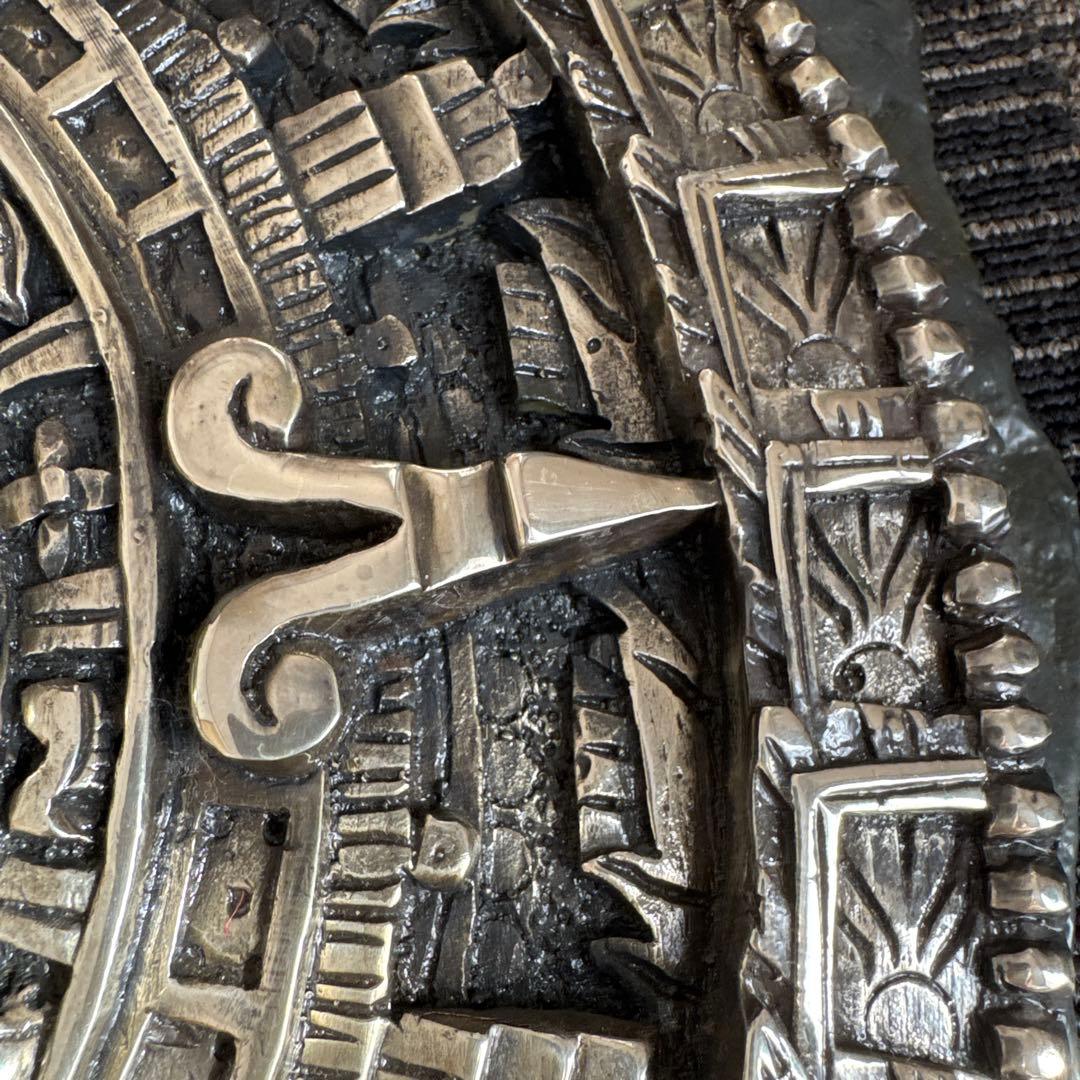 アステカ 太陽の石 アステカの暦石プレートメキシコカレンダー 金属製 レリーフ
