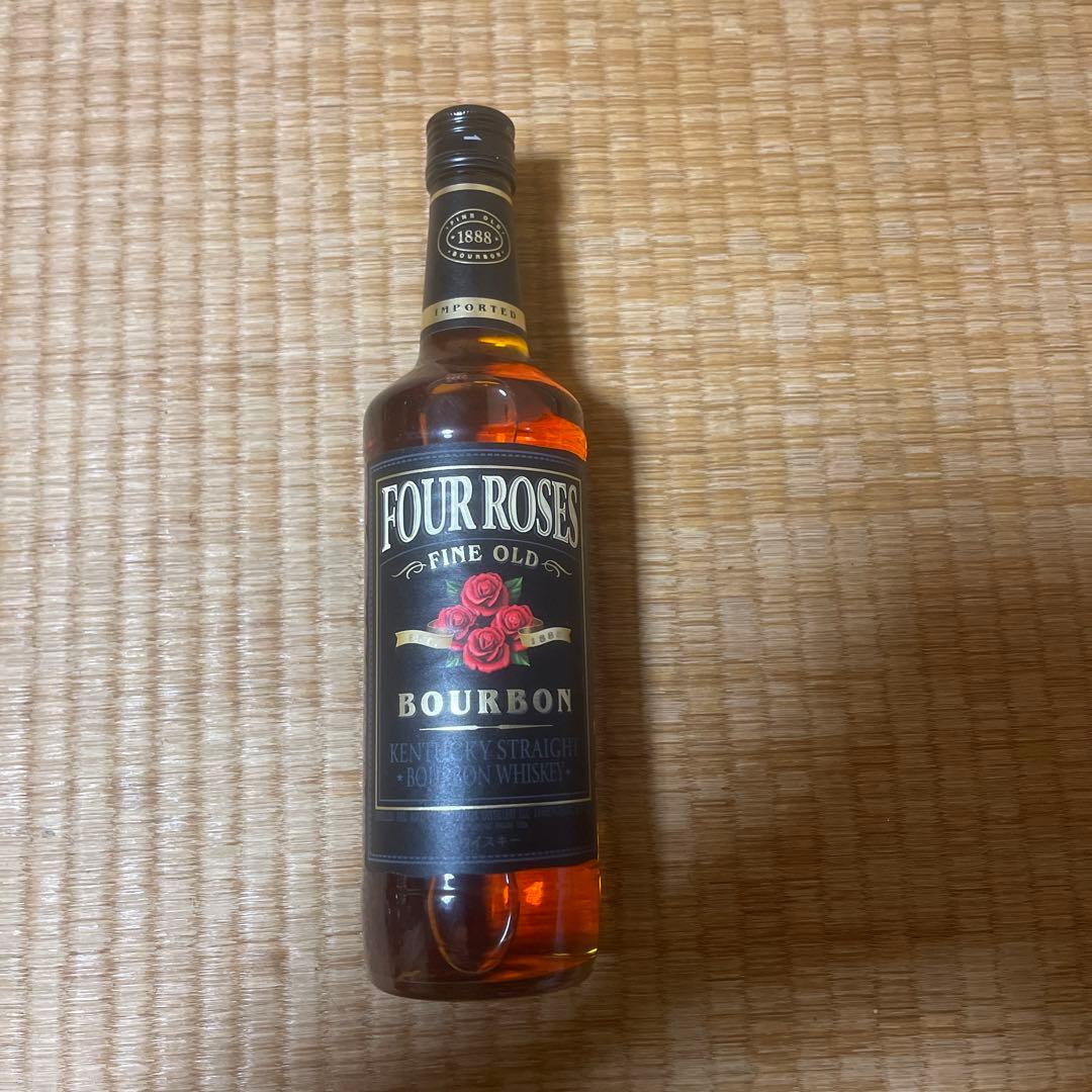 FOUR ROSES フォアローゼス　ブラックラベル　旧デザインボトル７００ml