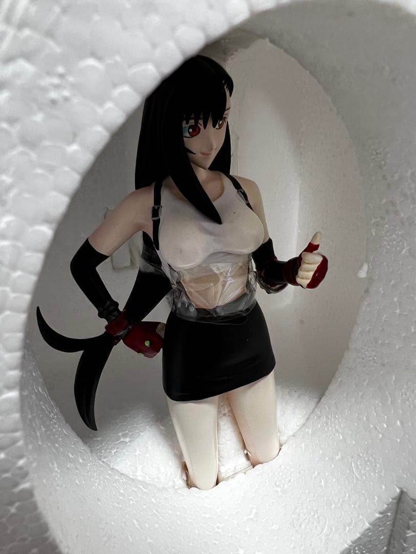 新品 ファイナルファンタジー7 ティファロックハート コールドキャストフィギュア