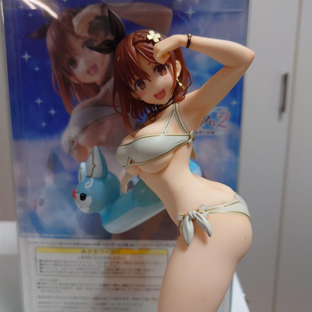 ライザ 白水着ver 、黒水着verのアトリエ　フィギュア