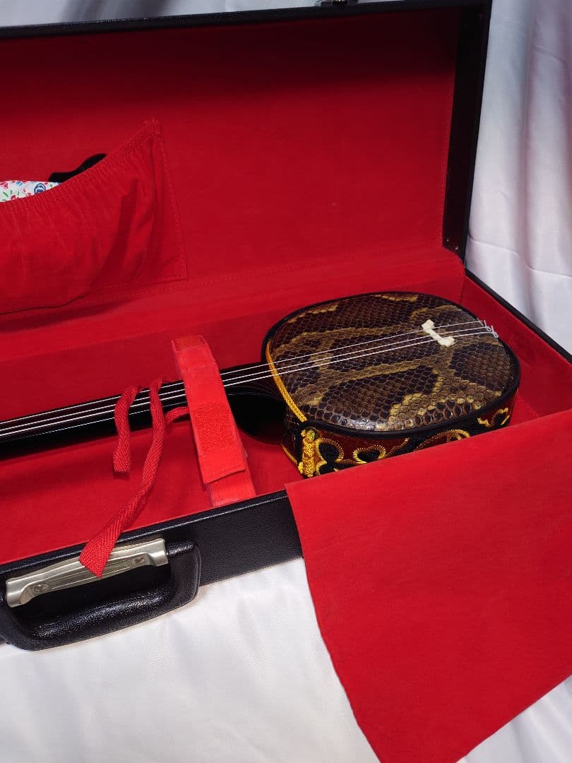 沖縄三線　初級の上等　二人の製作家によるコラボ