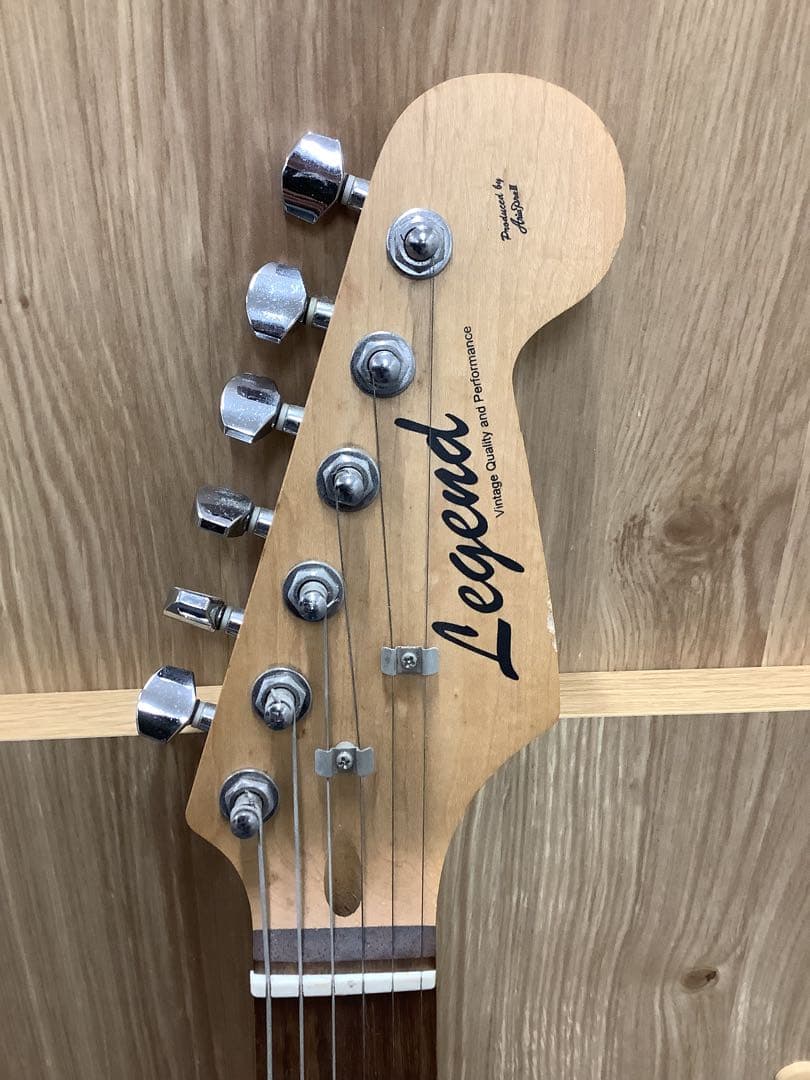 送料込み！ エレキギター ストラトキャスター Legend by Aria