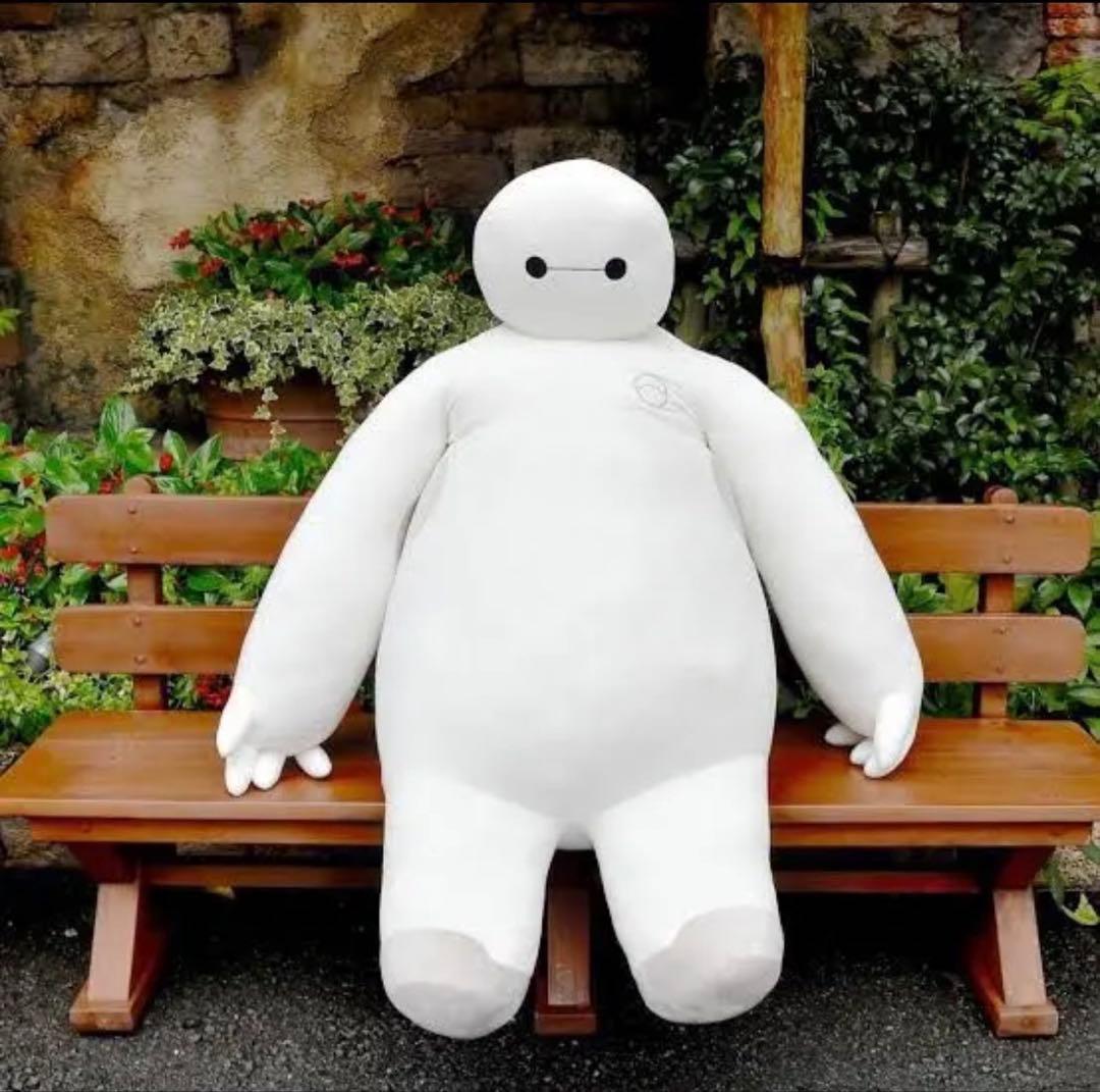 ベイマックス”巨大ぬいぐるみ（クッション）（全長140cm）