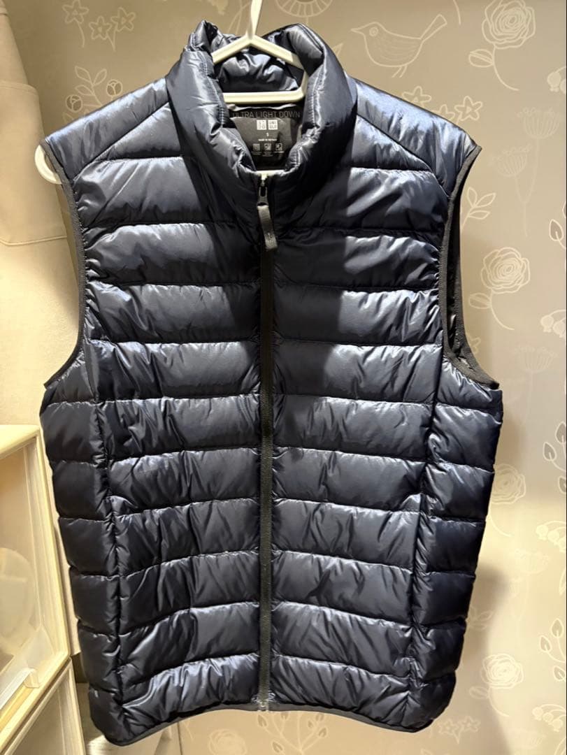 【4点セット】ゴルフウエア　レディース シャツ・スカート・ダウンベスト・キャップ