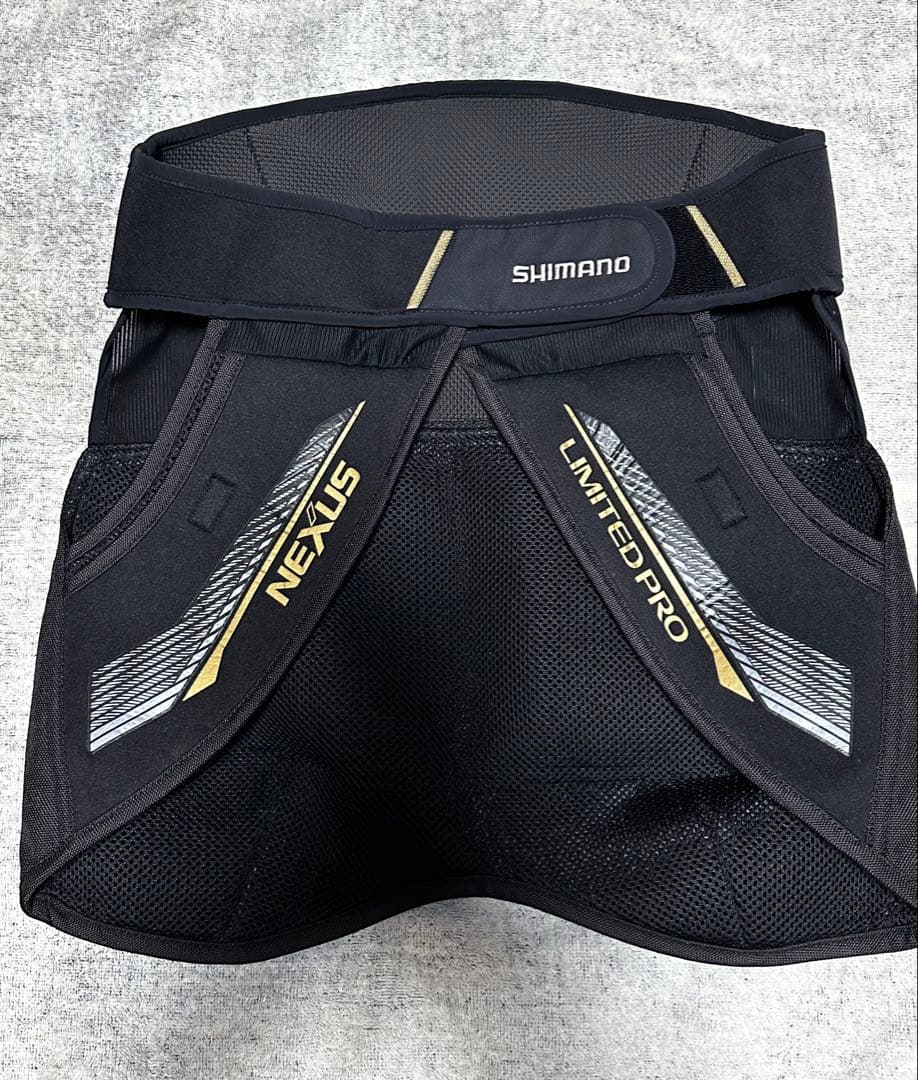 シマノ　ネクサス ヒップガード リミテッドプロ[GU-101R] Lサイズ