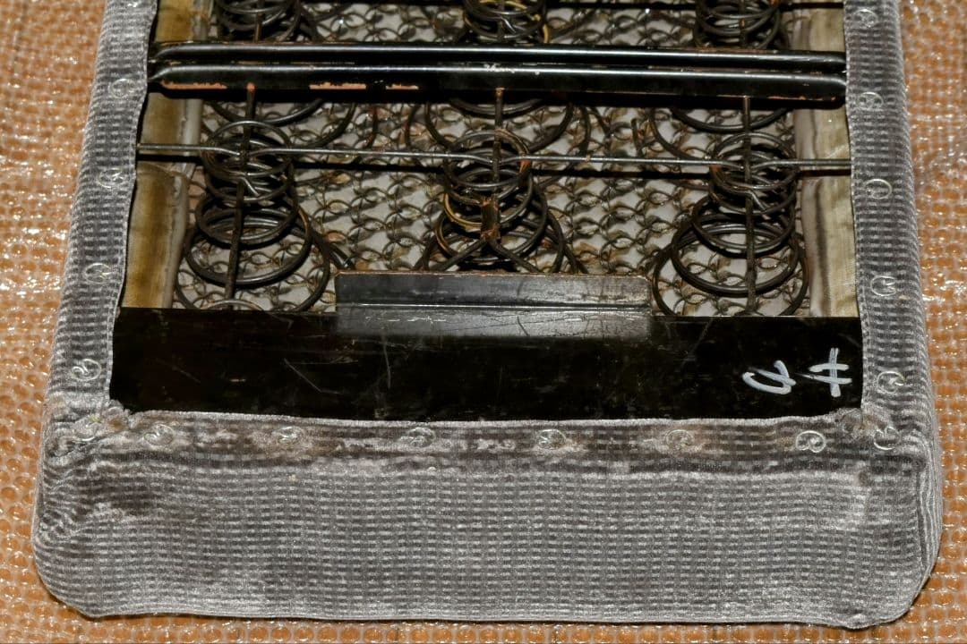 限定1品　JR東日本仙石線　205系3100番代 ３人掛け座席　座面（優先席）