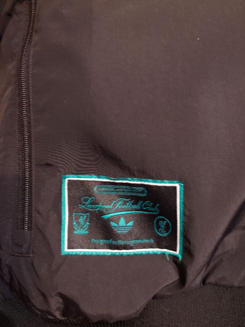 リバプール　25-26　アディダスオリジナルス　中綿ジャケット　リバーシブル