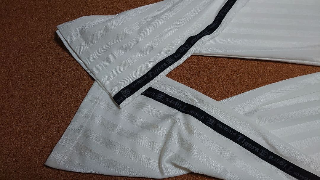 阪神タイガース ジャージ上下セット 【猛虎純白】サイズ→Ｍ