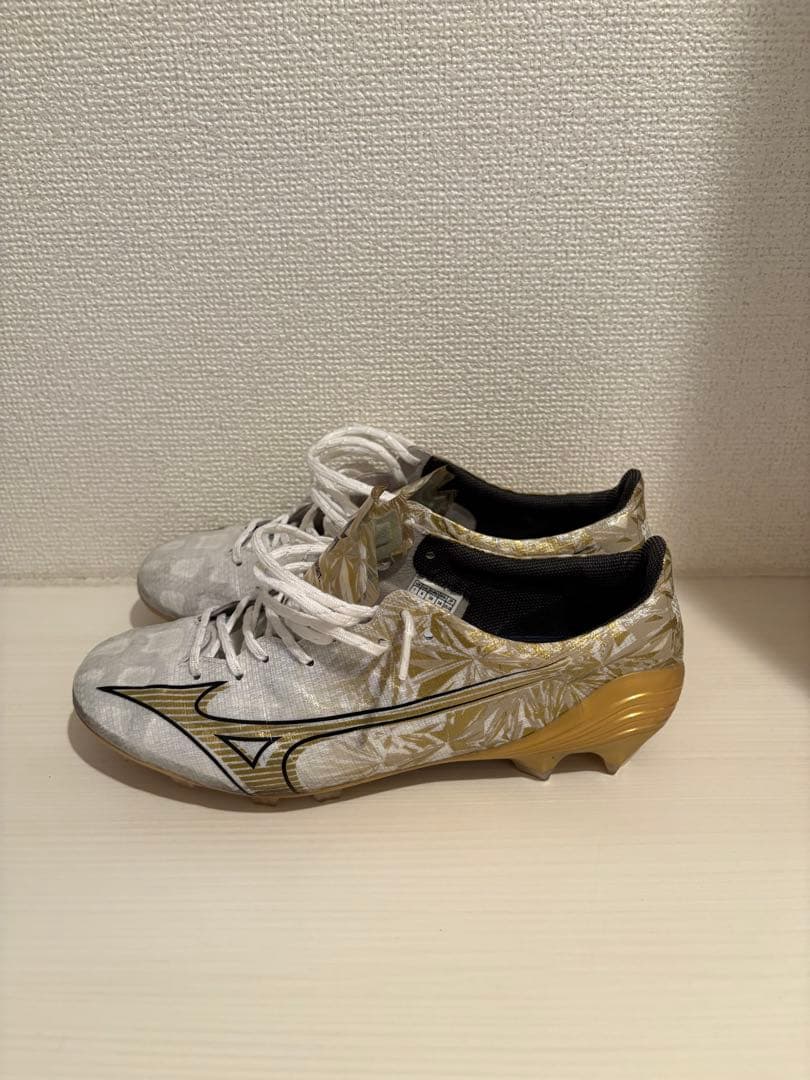 「あらみく 」Mizuno Alpha Japan ホワイト/ゴールド