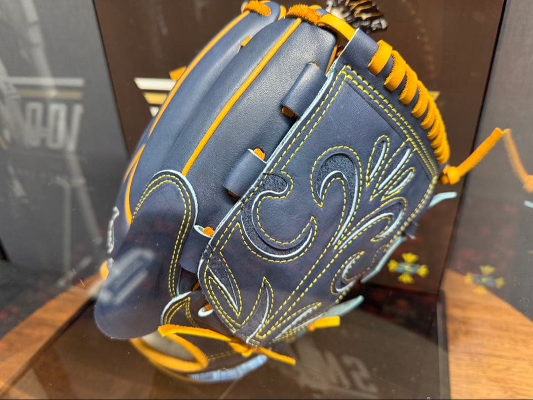 巨人　菅野智之 通算100勝記念グローブ 直筆サイン入り　限定18点
