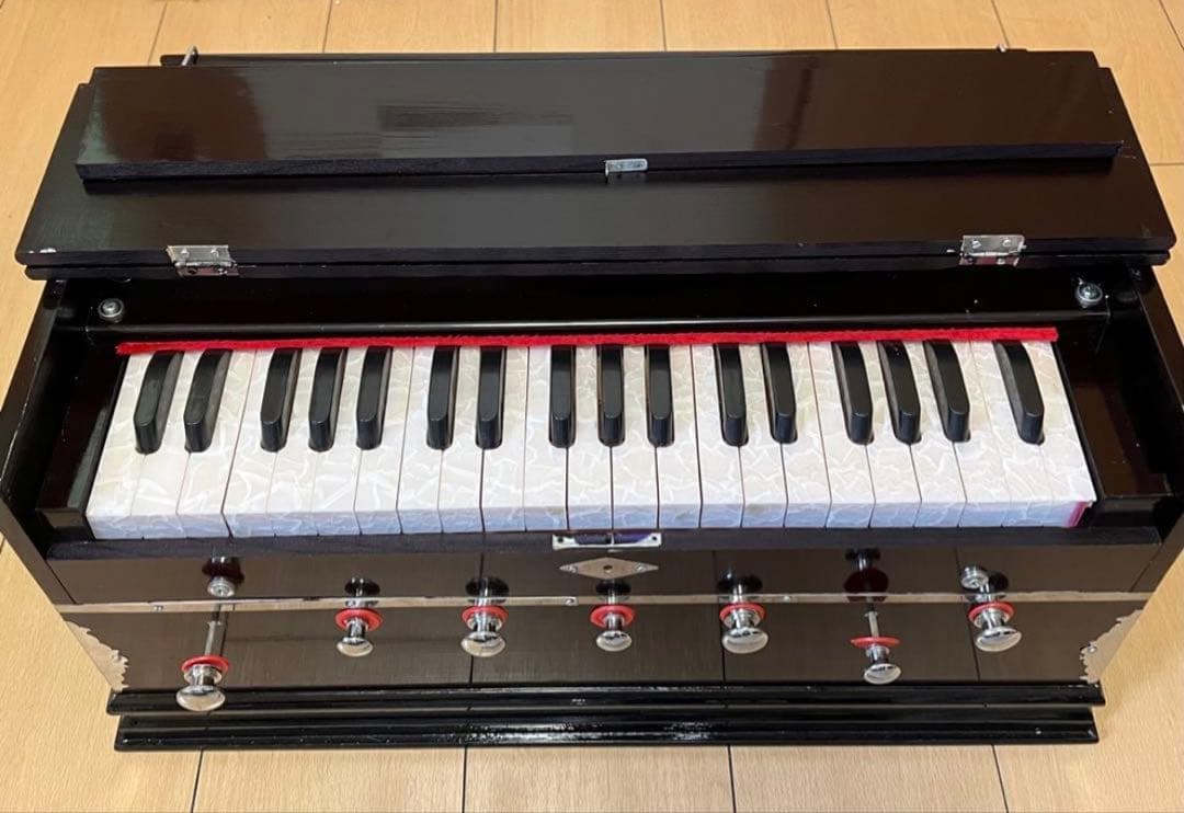 ハルモニウム harmonium