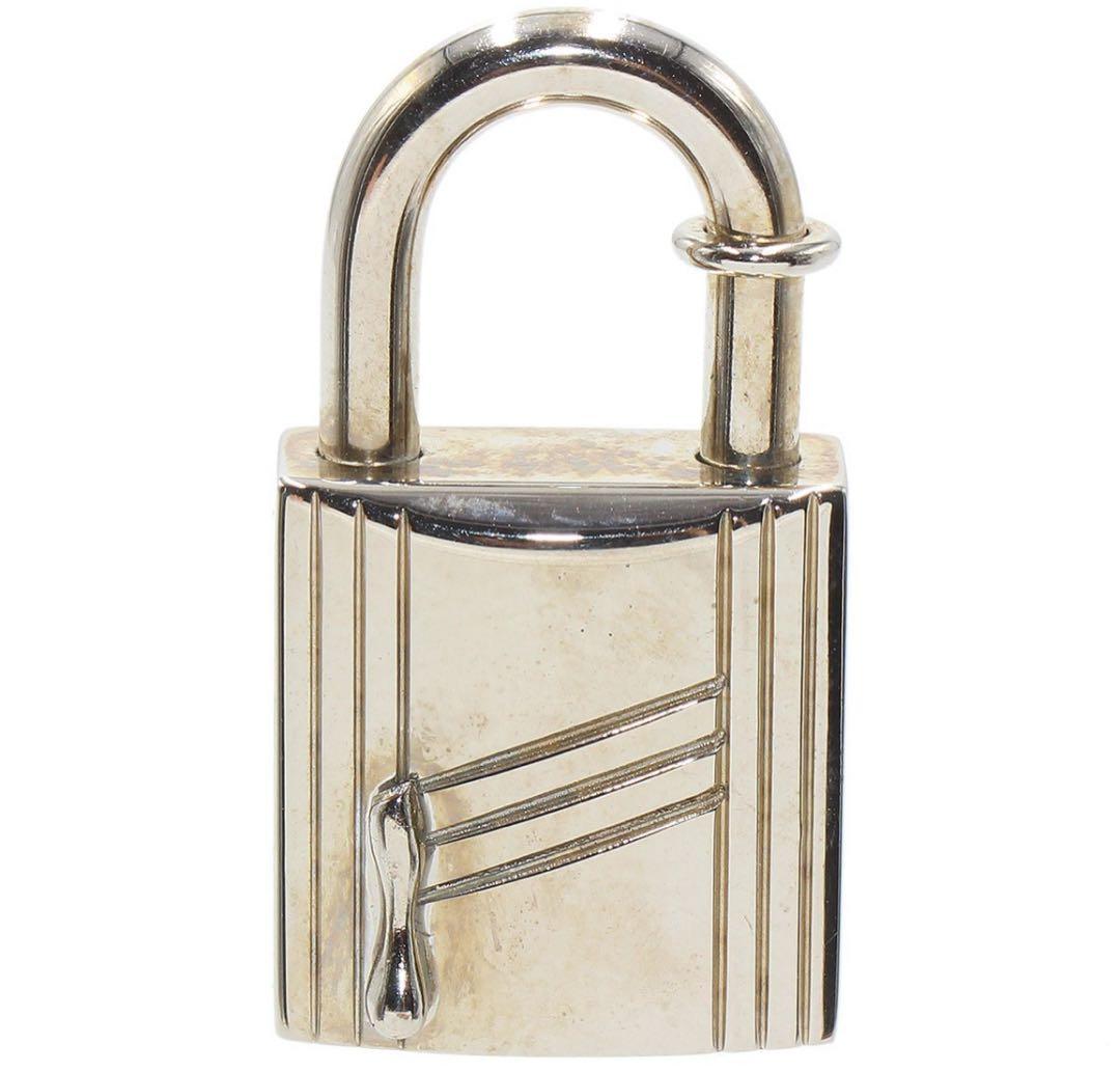 Q2048 美品 エルメス カデナ 南京錠 チャーム