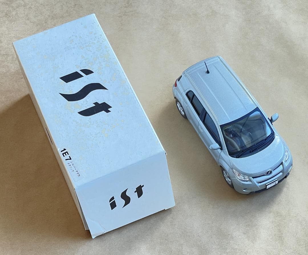 TOYOTA ist 1/24トヨタ公式製品　ミニカー