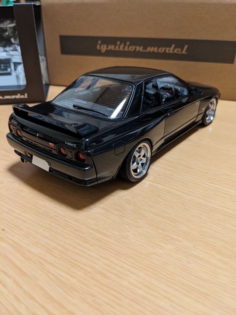 イグニッションモデル1/18　スカイライン GT-R ニスモ 頭文字D(中里毅)