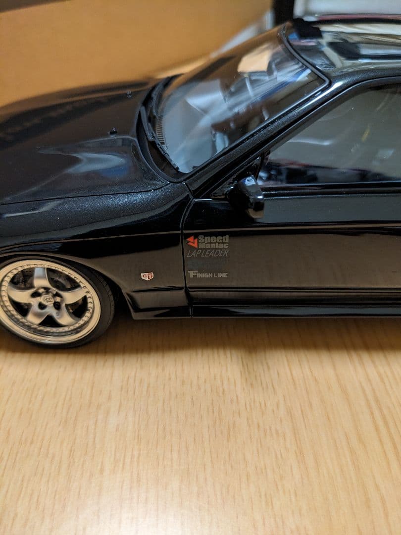 イグニッションモデル1/18　スカイライン GT-R ニスモ 頭文字D(中里毅)