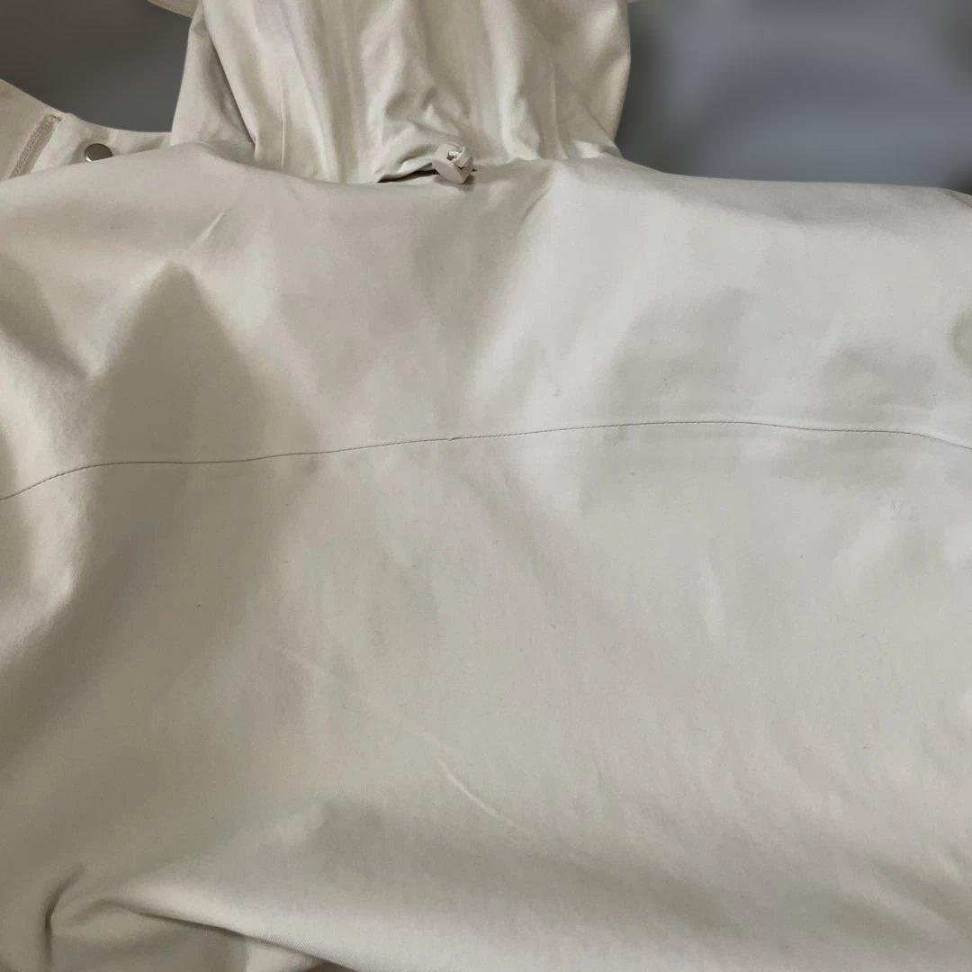 Lululemon 防水レインジャケットパ➖カーライトアイボリー色XS 未使用