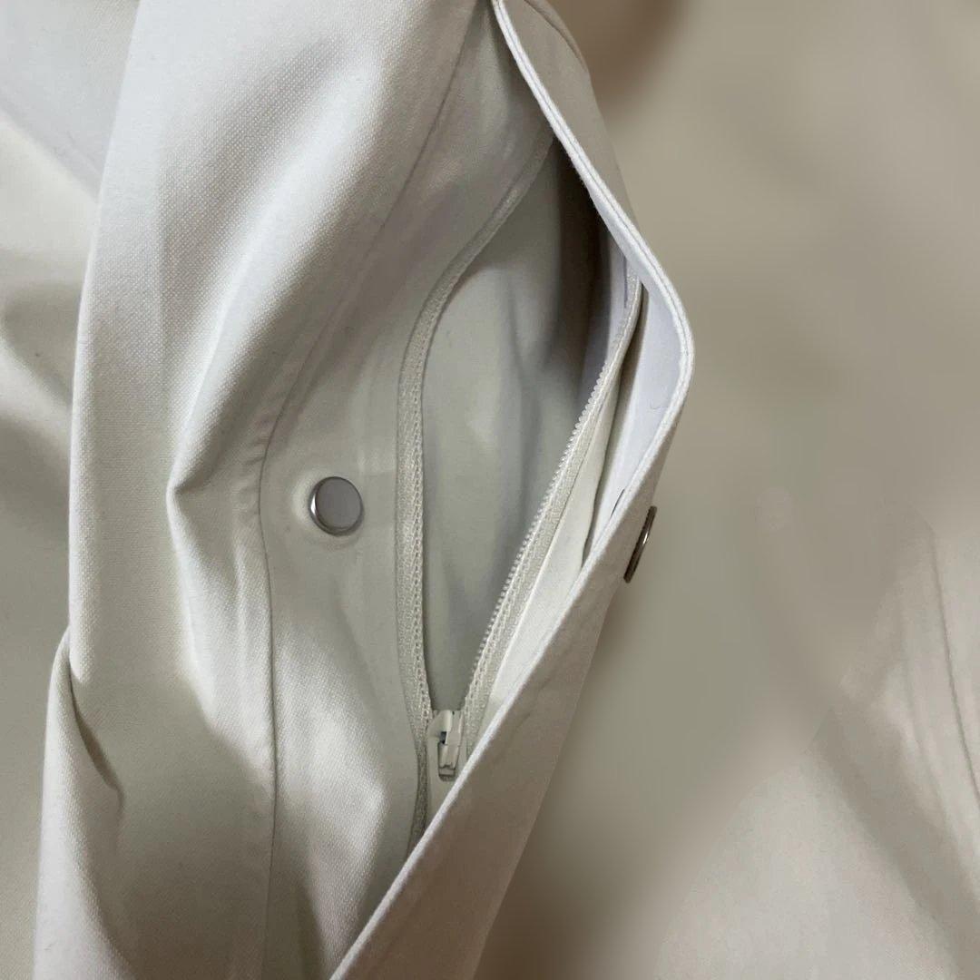 Lululemon 防水レインジャケットパ➖カーライトアイボリー色XS 未使用