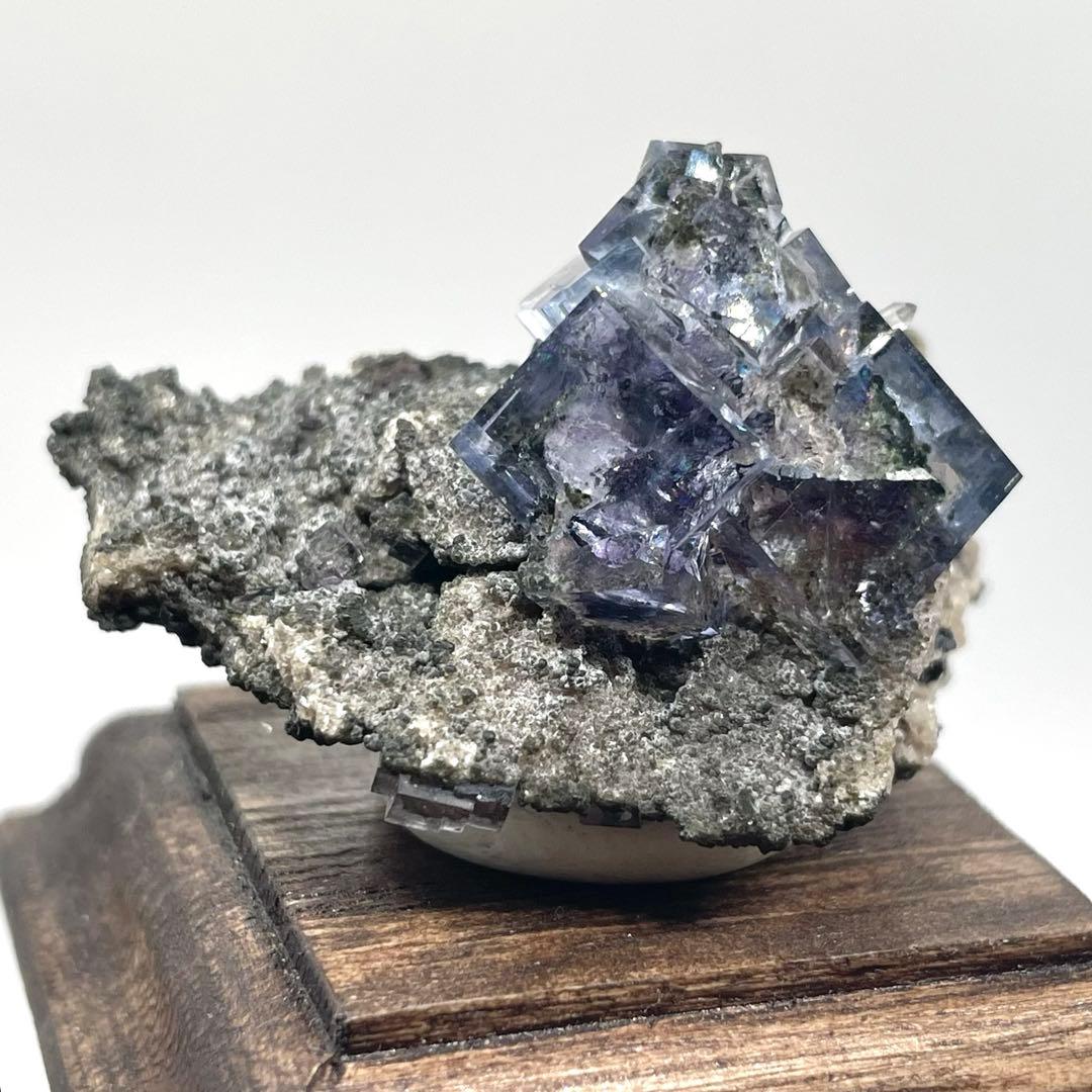 中国 ヤオガンシャン鉱山産 フローライト(母岩付)