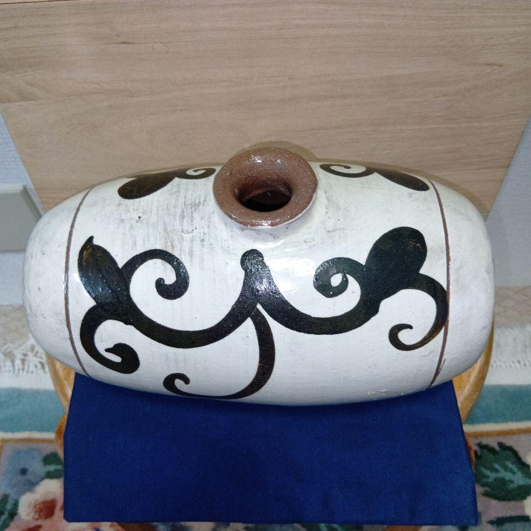 粉青沙器ぶんせんさいき 鉄絵唐草文長頸てつえからくさもんちょうけい