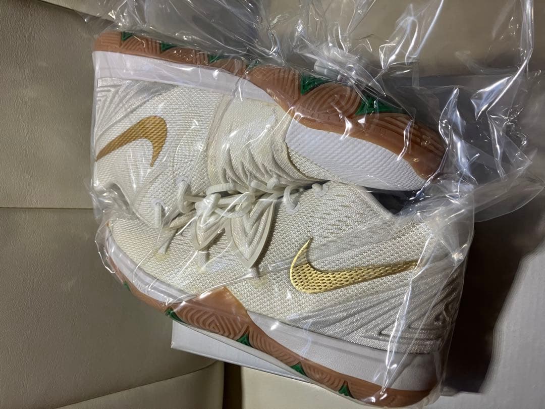 《未使用》　Nike カイリー5 22㎝　レア　キッズ　レディース