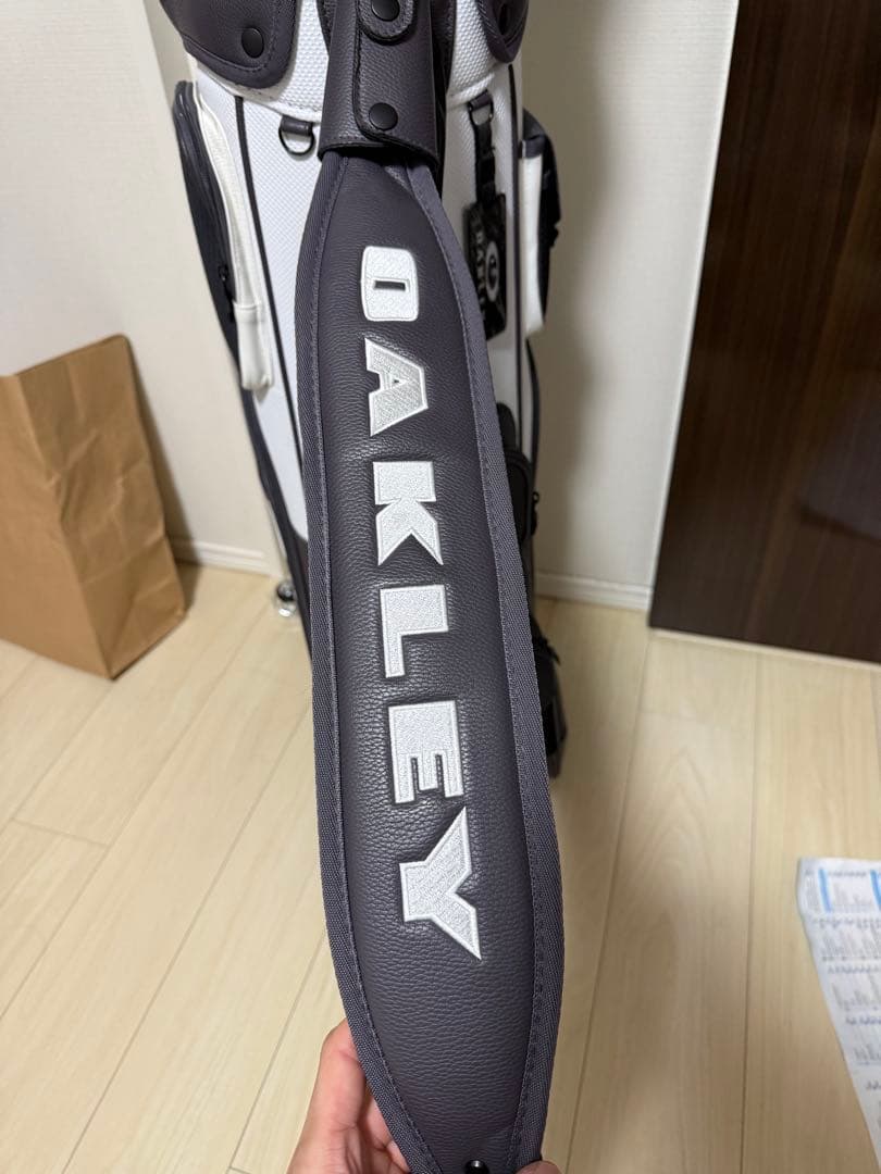 OAKLEY ゴルフ　キャディバッグ グレー/ホワイト