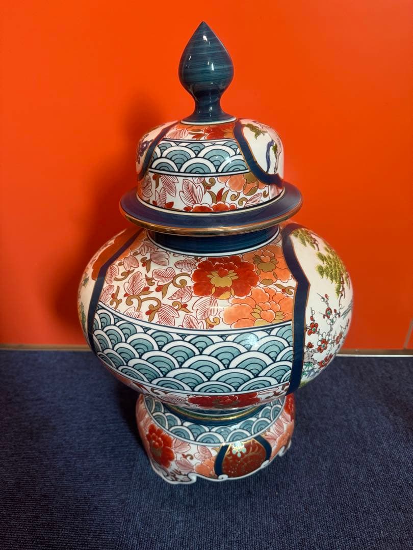 2055 有田焼 勝右衛門作 染錦 金彩色絵花鳥紋 沈香壷　飾壺