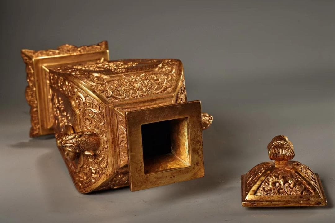 中国古美術・旧蔵鎏金梅兰竹菊花瓶・純銅細密彫・純手作り・高浮彫・茶道具・梨木箱付