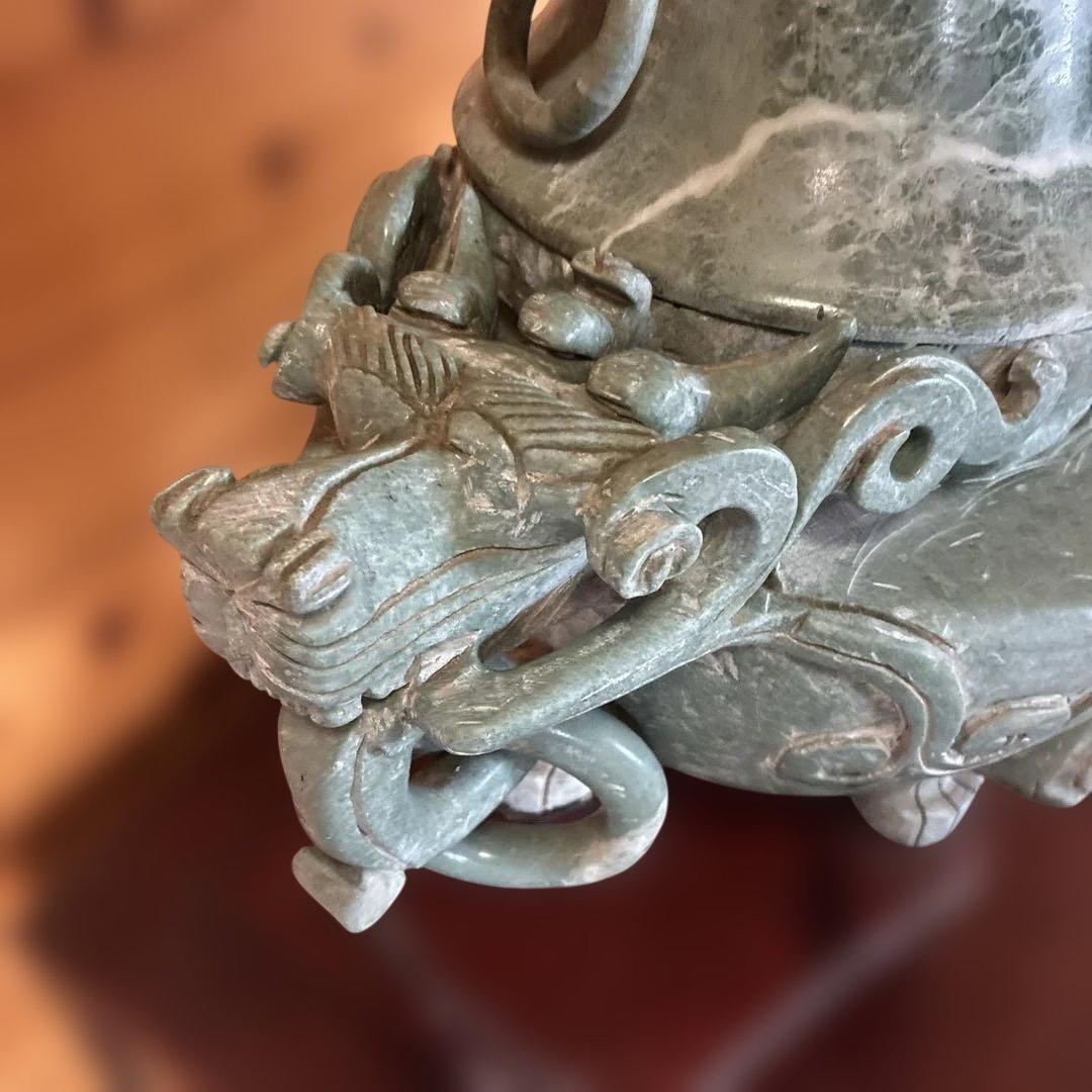 翡翠製？大理石？ドラゴン装飾の蓋付き器