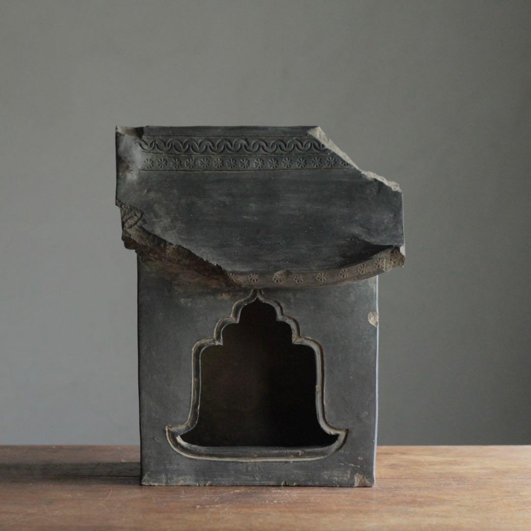専用 瓦厨子 古道具 アンティーク 彫り文 欠けあり オブジェ 瓦質祠