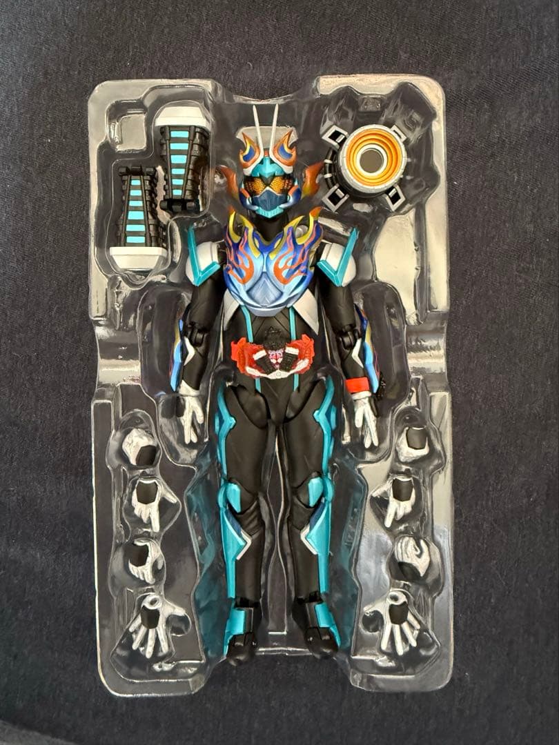 S.H.Figuarts 仮面ライダーガッチャードセット