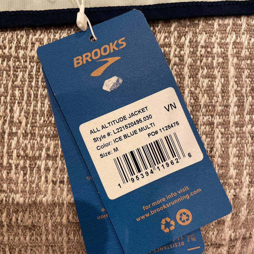Brooks ウィンドブレーカー