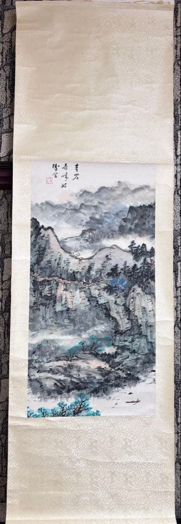 水墨画　掛軸　青山図 謝陽画　中国　絵画　山水　箱付　張大千大風堂　カラー