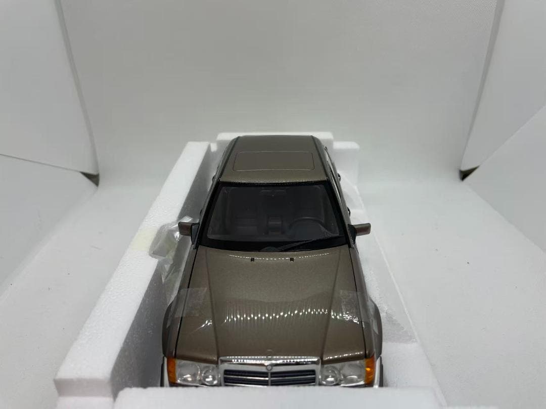 304-054 ノレブ 1/18 メルセデスベンツ 500 E 1990