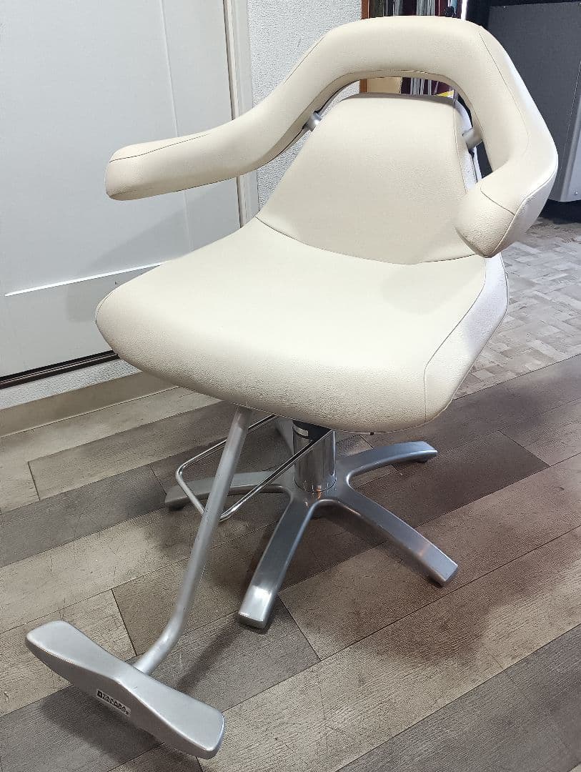 タカラベルモントスタイリングチェア③