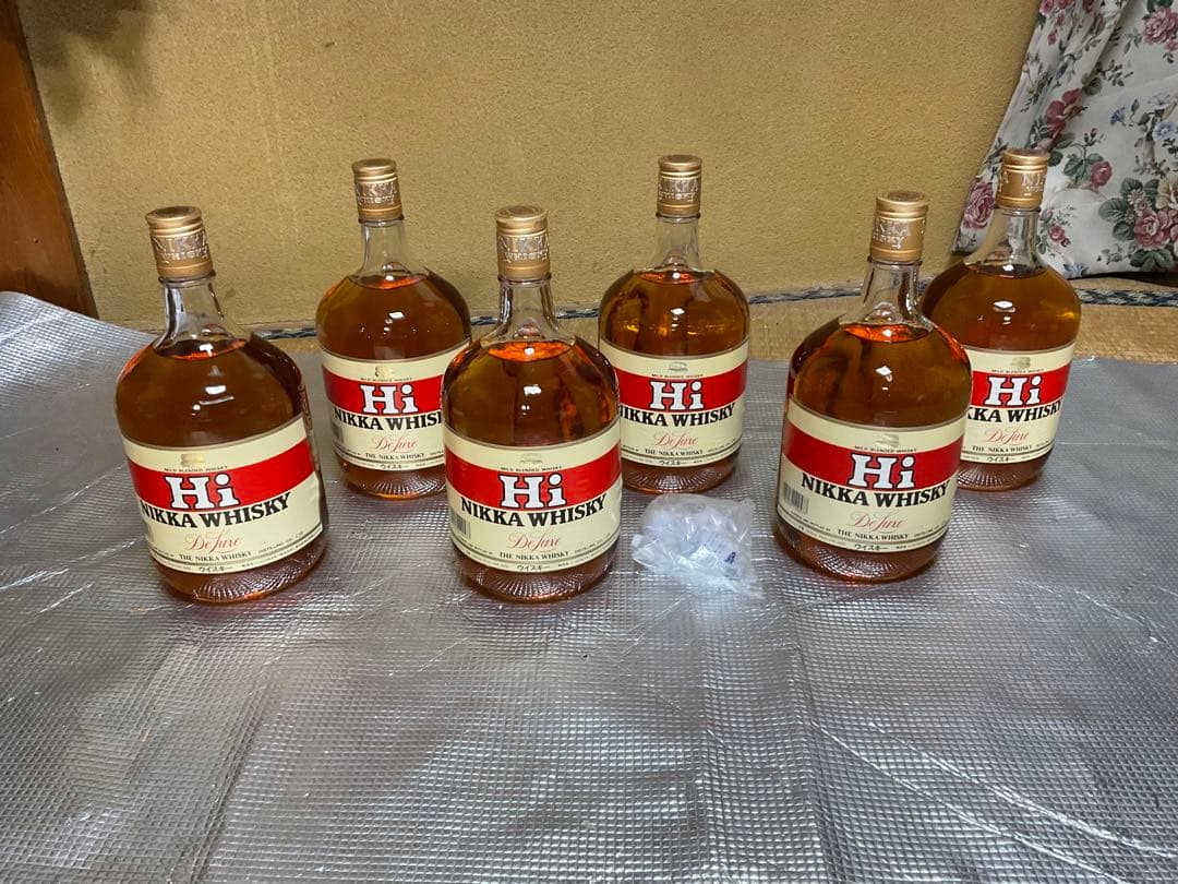 ニッカ・ウヰスキー／HI NIKKA・WHISKY・DX。1920ml、39度。