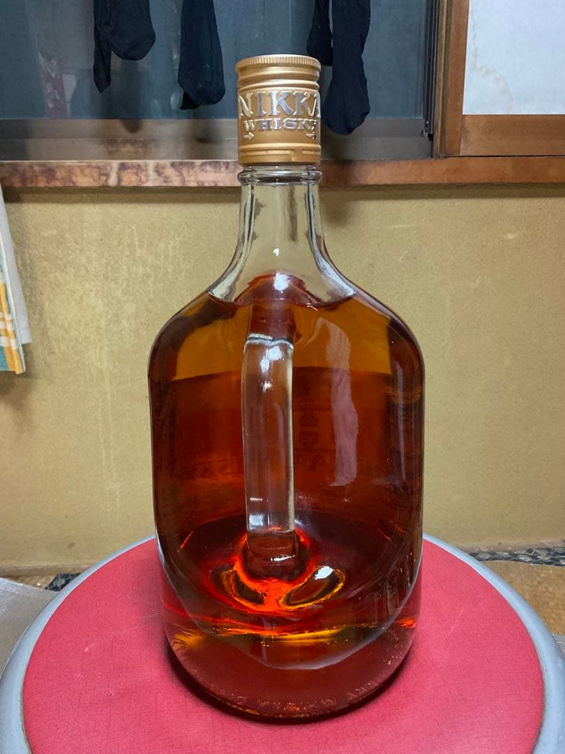 ニッカ・ウヰスキー／HI NIKKA・WHISKY・DX。1920ml、39度。