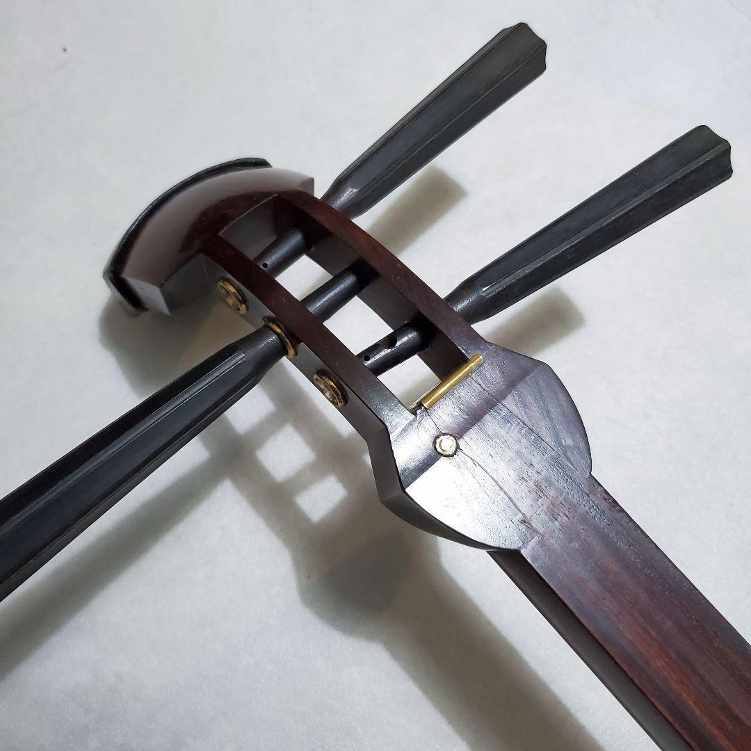 希少✨️美品/三味線　紅木トチ　中棹　東さわり　1本溝　破れあり　ハードケース