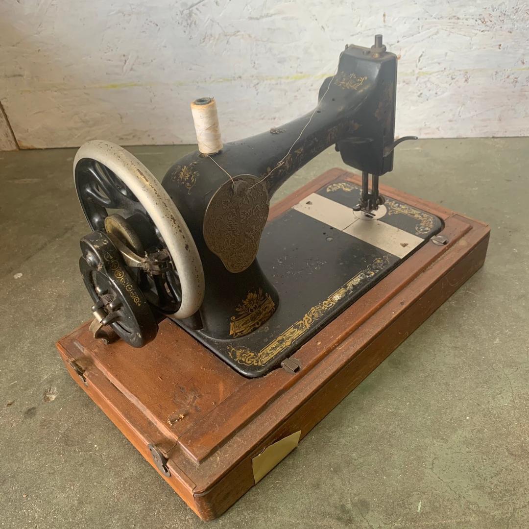 シンガー アンティークミシン 手回しミシン 希少品 ケース付 現状品 N0236
