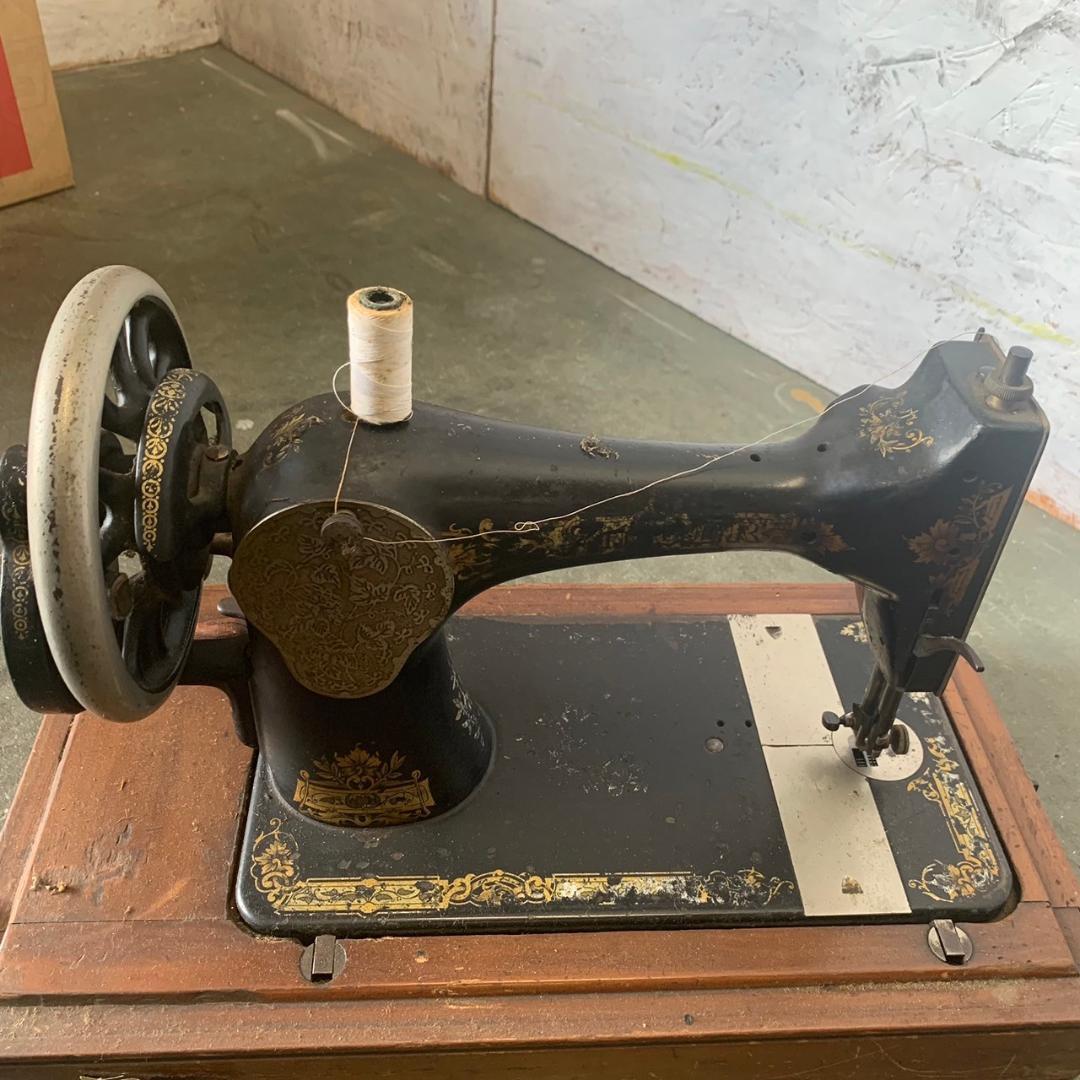 シンガー アンティークミシン 手回しミシン 希少品 ケース付 現状品 N0236