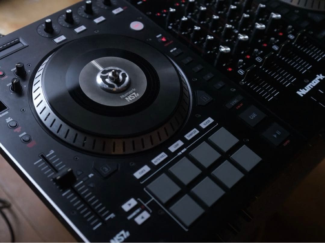 【値下げ】Numark NS7 Ⅱ DJコントローラー (プラッター回転自走)