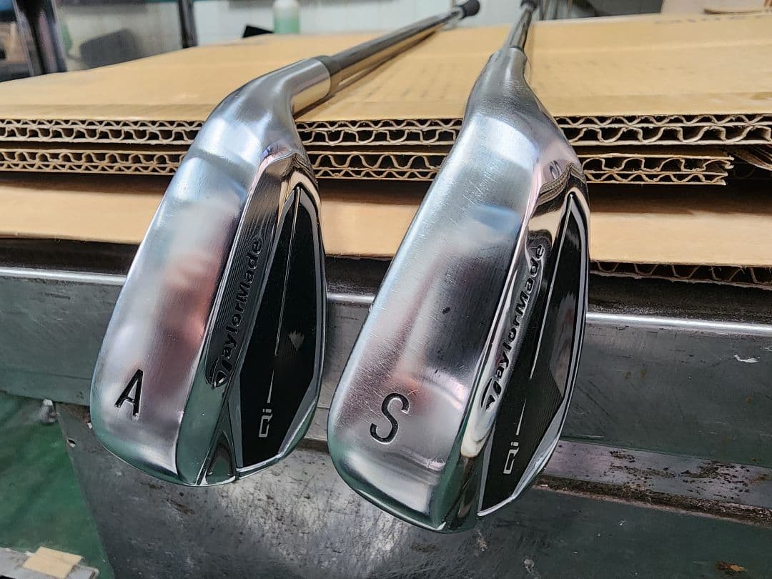 テーラーメイド Qi アイアン AW　SW　カーボンシャフト　2本セット