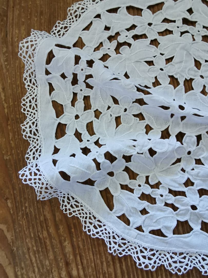 アンティークイタリア オープンカットワーク花刺繍＆ボビンレース ラージドイリー