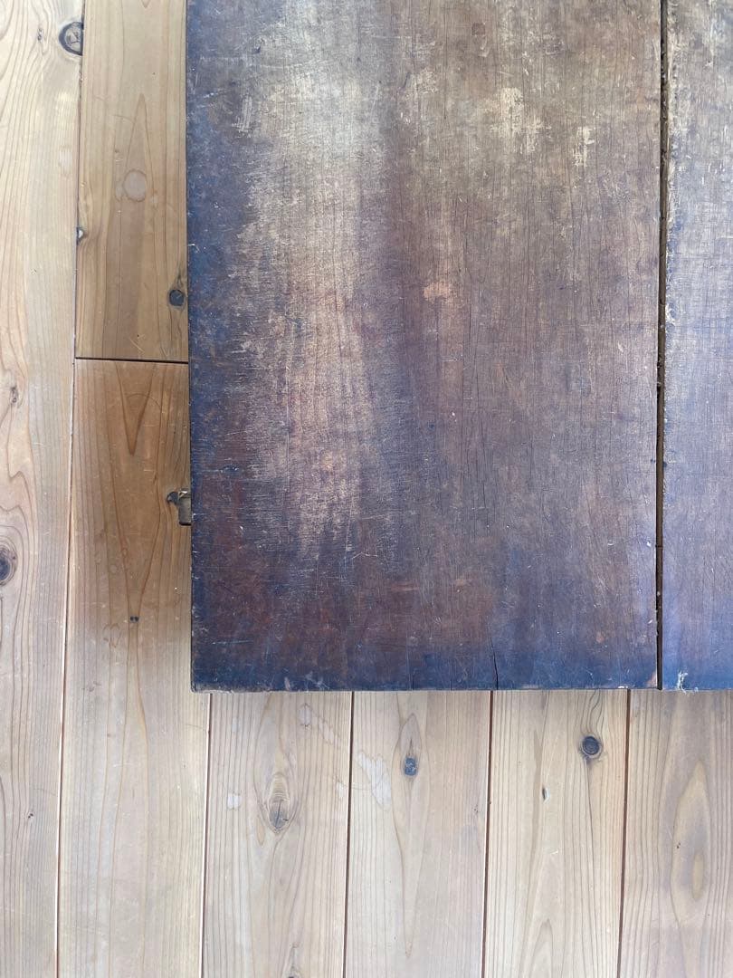 骨董厚板 天板 低めのレイアウトがカッコいい