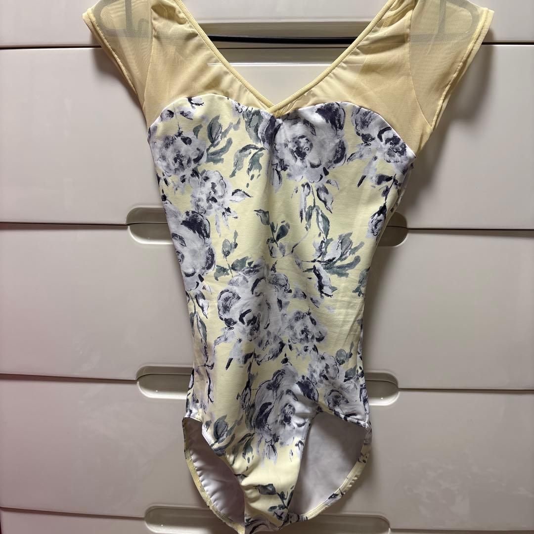 stina S 花柄 Vネック レオタード